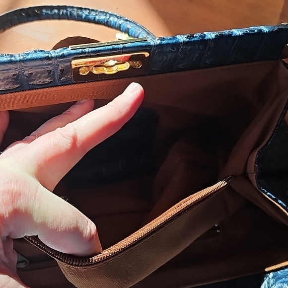 Croc Embossed Handbag - Picture 5 of 8